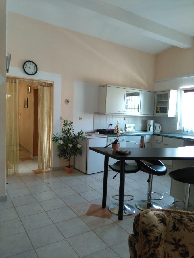 Apartmani Korade Vir Ngoại thất bức ảnh